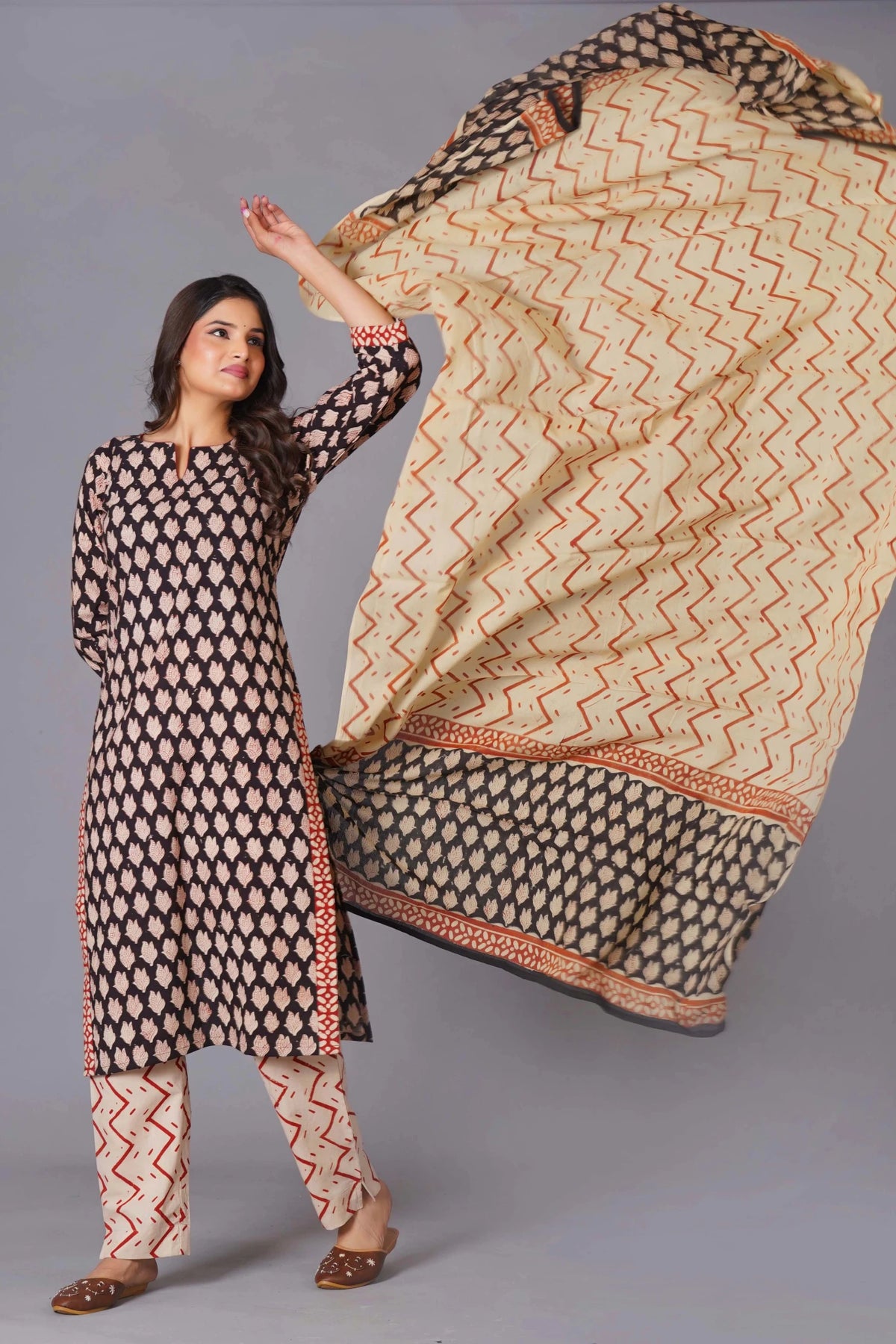 Click to view full screen Noir Leaf Handblock Cotton Suit Set - Himdim Wear
